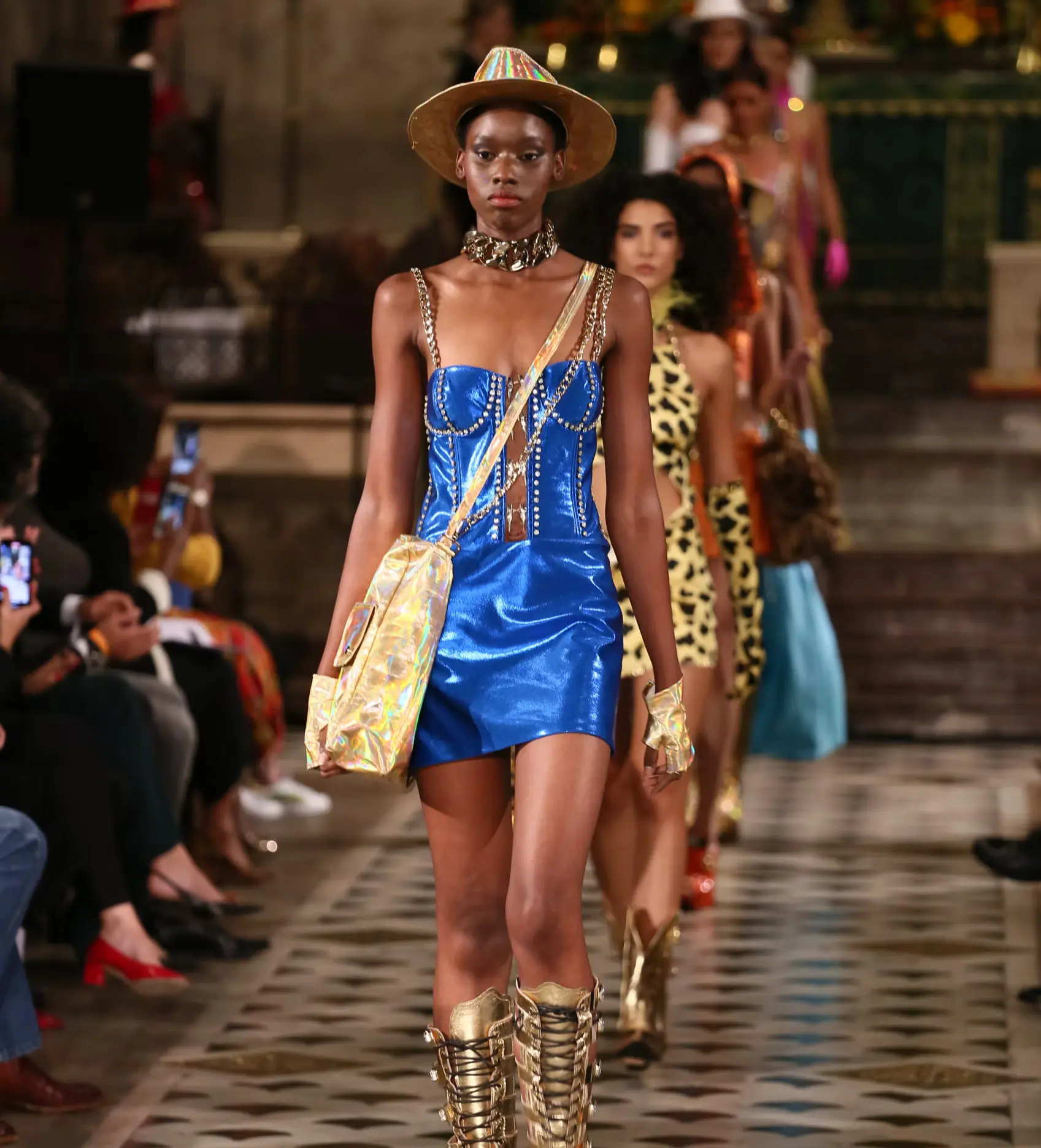 Yağmur Özer runway collection