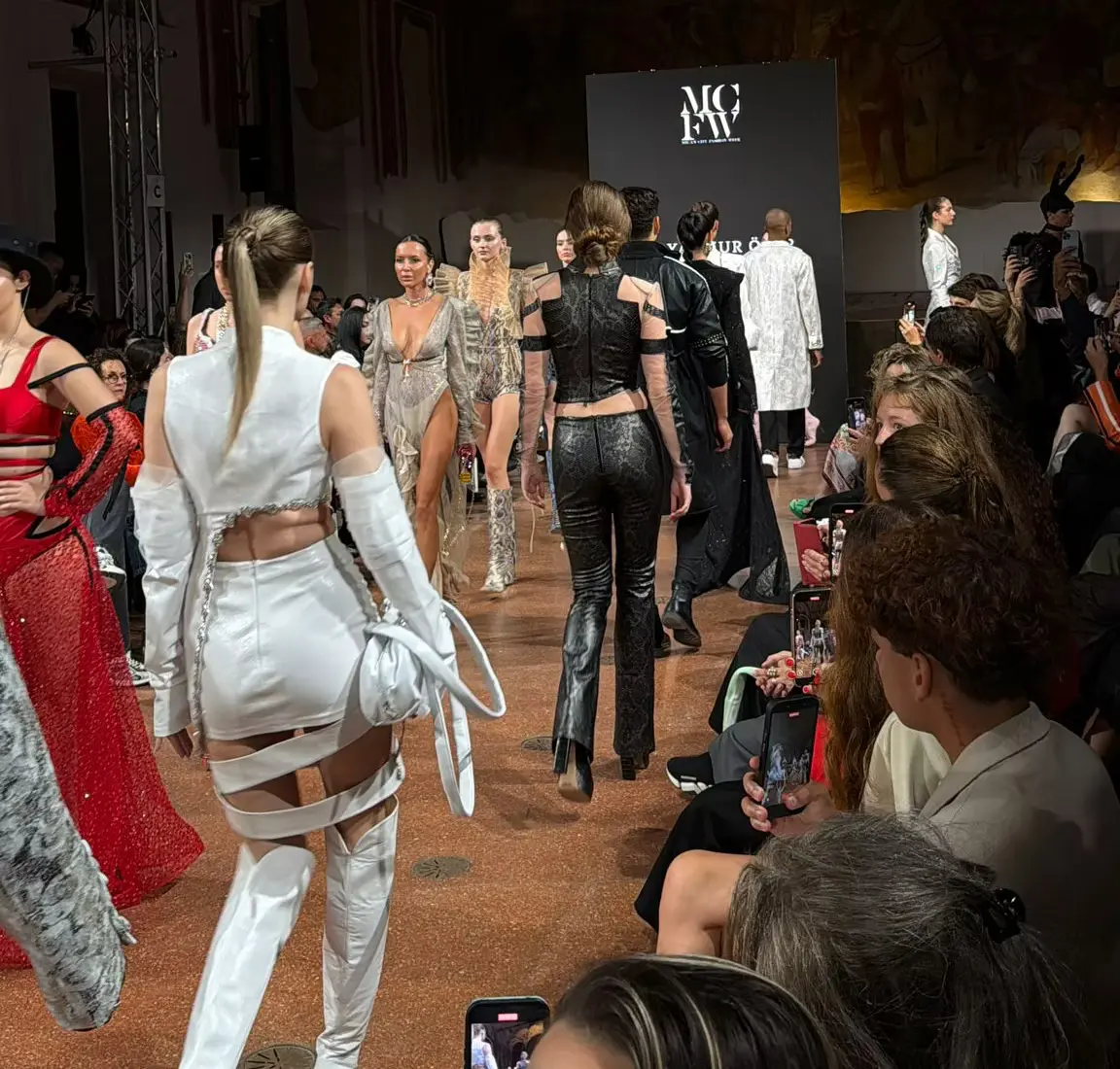 Yağmur Özer Milano City Fashion Week runway show